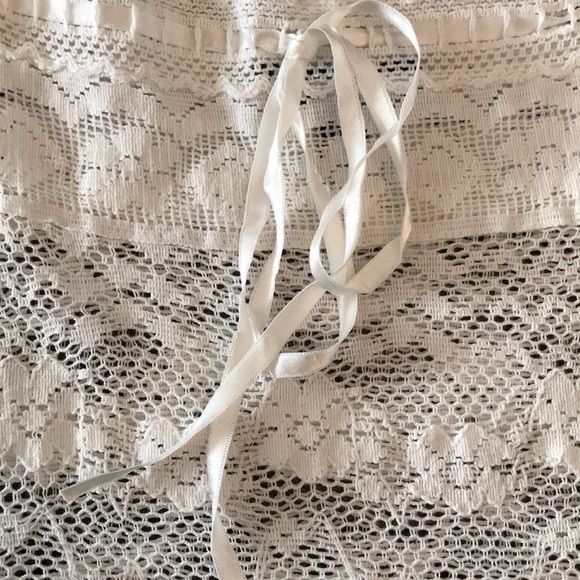 WHITE LACE TANK - Picture 3 of 3